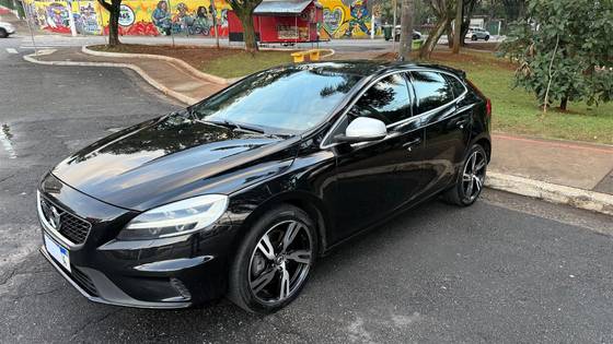 VOLVO V40 2.0 T5 R-DESIGN GASOLINA 4P AUTOMÁTICO VOLVO V40 2.0 T5 R-DESIGN GASOLINA 4P AUTOMÁTICO